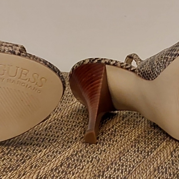 Size 6M Guess by Marciano Women's Shoes/Heels, Gold Snakeskin - Picture 5 of 7